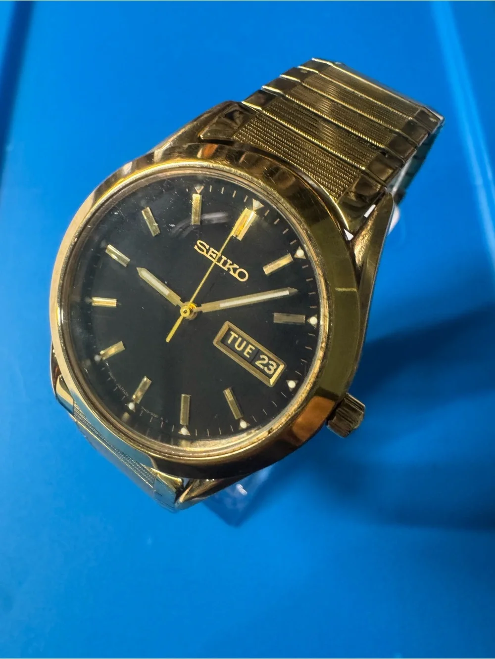 Seiko Gold Tone Men's Wristwatch with Black Dial